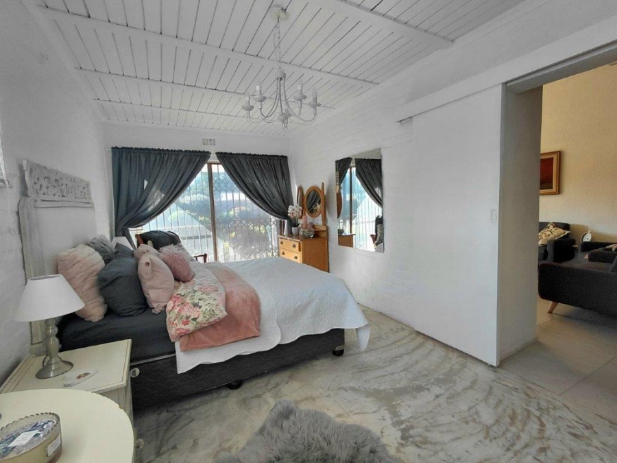 5 Bedroom Property for Sale in Winslow Western Cape